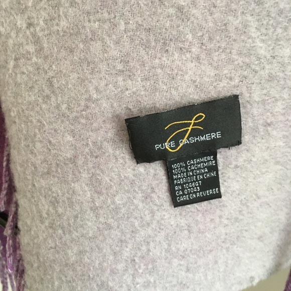 'L' Famous Cashmere Scarf - Picture 3 of 3